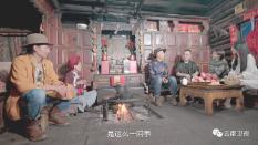 飞跃沙丘的小球