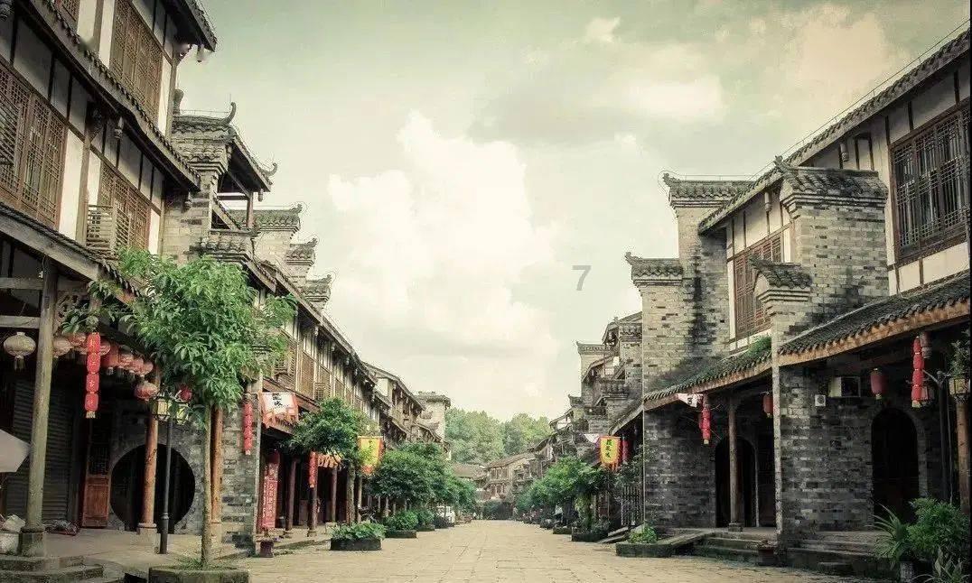 飞跃沙丘的小球
