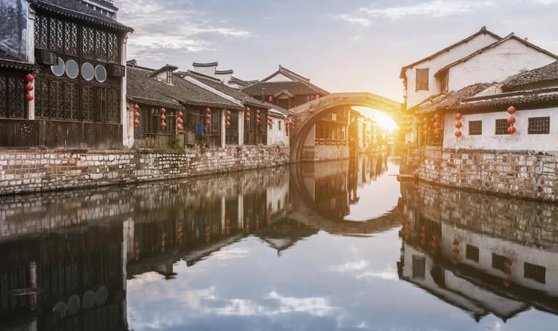 “全球霸总”中国制造，“中式土味”短剧为何让老外痴迷？